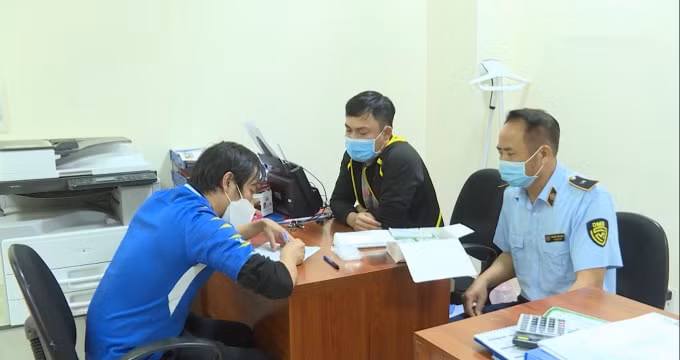 hon 46000 bo kit test covid 19 trung quoc nhap lau bi thu giu trong dem hinh 1
