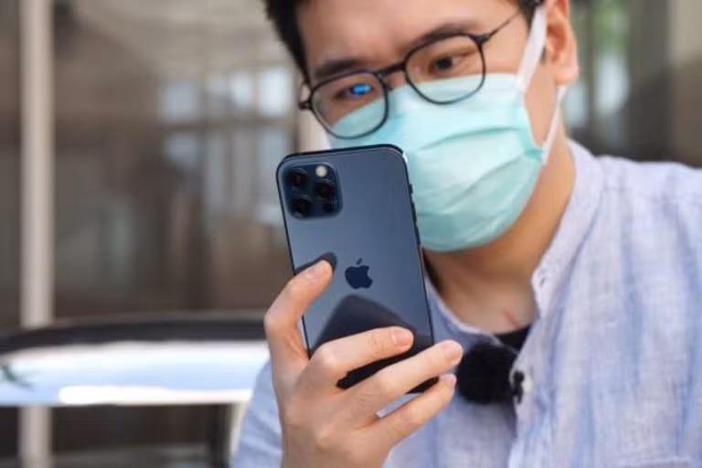 ios 154 ra mat som hon du kien ho tro mo khoa voi nguoi deo khau trang hinh 1