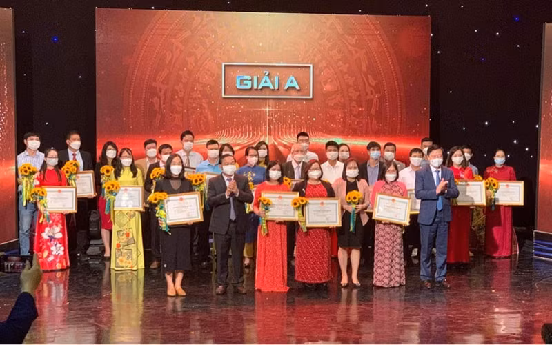 hai duong trao giai bao chi nguyen luong bang lan thu 5 hinh 1