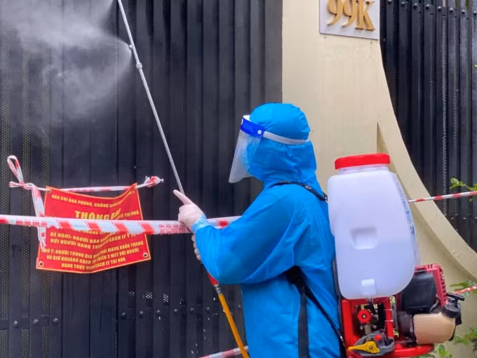 ha noi f0 tang cao dich vu phun khu khuan nha doi gia hinh 2