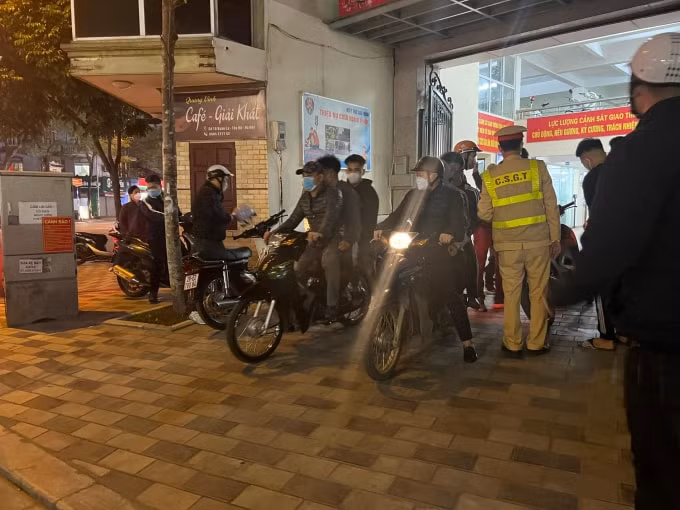 xu ly hon 200 thanh thieu nien chay xe may nao loan duong pho ha noi hinh 3