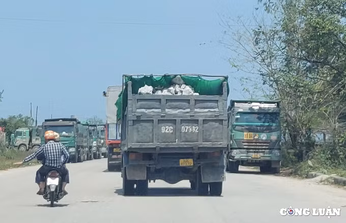 xe qua tai qua kho tung hoanh tu khu kinh te dung quat ra quoc lo 1a hinh 10