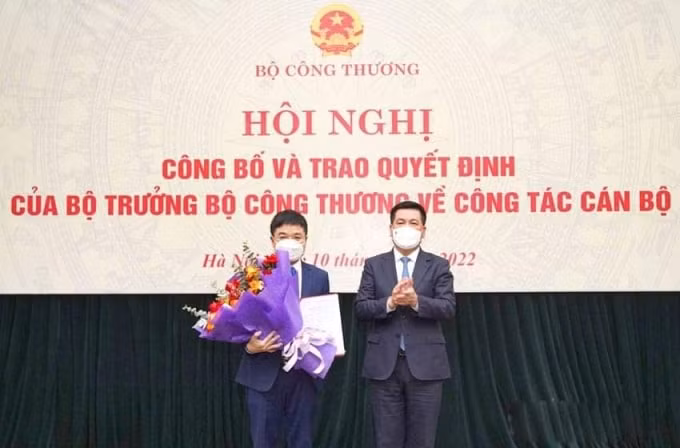 bo nhiem nha bao nguyen van minh giu chuc vu pho tong bien tap bao cong thuong hinh 1