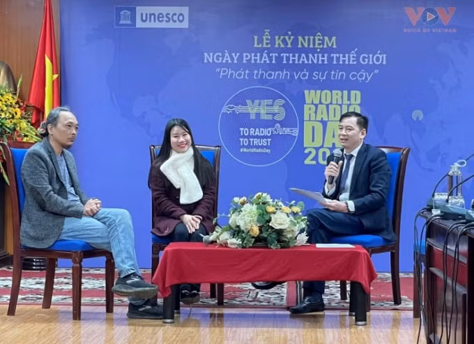 can nhung con mat xanh trong hoi dong tien so khao hinh 1