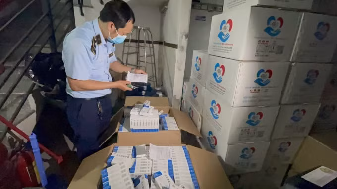 tphcm thu giu 60000 kit test covid 19 va 80000 vien lien hoa thanh on hinh 2
