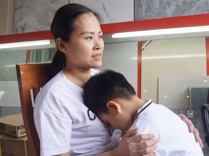 chinh phu da phan ung rat nhanh ky uc cua nguoi me om 3 con tho roi vung chien su ukraine hinh 1