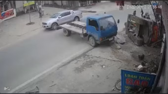 nghe an xe tai cho cau muc lao vao nha dan 1 nguoi tu vong hinh 1