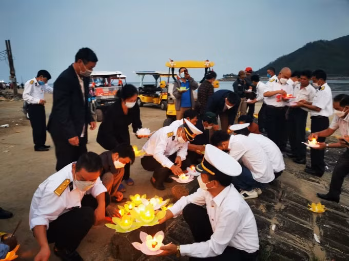 tha hoa dang tri an cac anh hung liet si da hi sinh bao ve dao gac ma co lin hinh 1