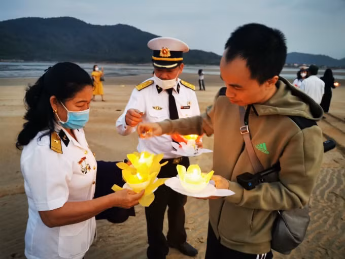 tha hoa dang tri an cac anh hung liet si da hi sinh bao ve dao gac ma co lin hinh 2