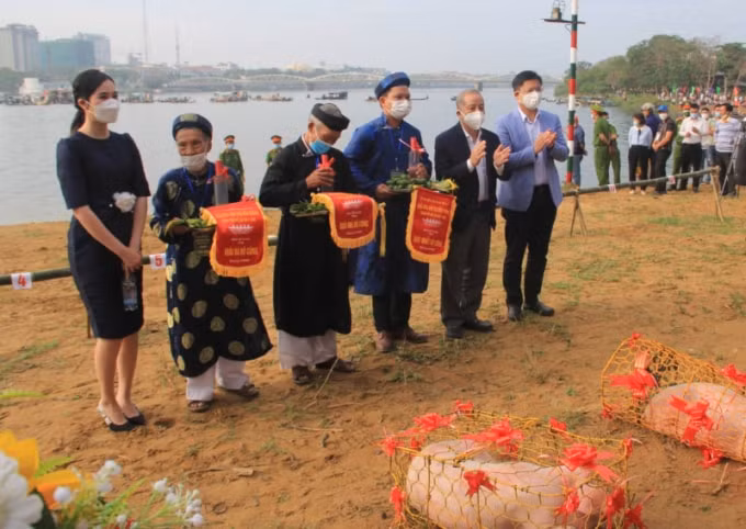 hue 500 van dong vien tranh tai giai dua ghe tren song huong hinh 5