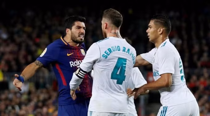 top 10 tran sieu kinh dien dang nho giua real vs barca hinh 10