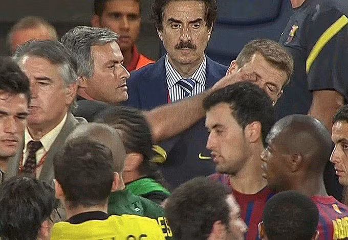 top 10 tran sieu kinh dien dang nho giua real vs barca hinh 7