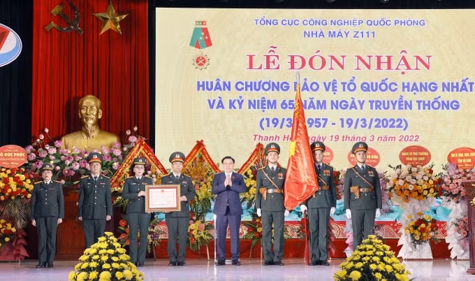 tao hanh lang phap ly va huy dong moi nguon luc thuc day phat trien cong nghiep quoc phong hinh 2