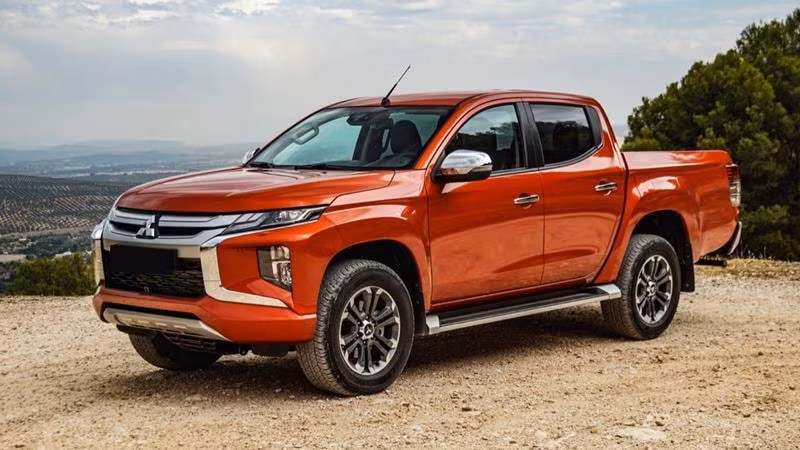 mitsubishi triton lan dau cuop ngoi vuong cua ford ranger hinh 1