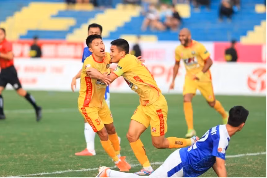 thanh hoa thang dam da nang vuot mat hagl du da thieu 1 tran hinh 2