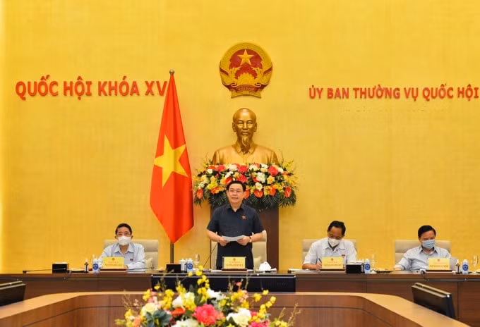 Chủ tịch Quốc hội Vương Đình Huệ chủ trì phiên họp.