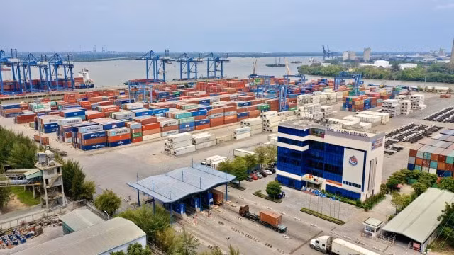 Tân Cảng Hiệp Phước tạm ngừng dịch vụ đóng rút gạo, xuất khẩu gạo tiếp tục gặp khó.