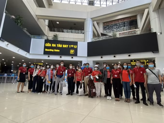 hang tram can bo sinh vien tinh nguyen cua dai hoc y ha noi tang cuong vao mien nam chong dich hinh 1