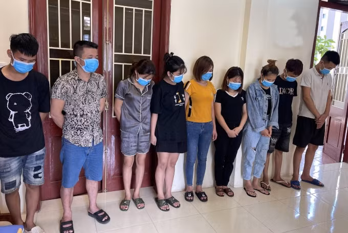 bat qua tang chu quan karaoke bat giu nguoi trai phap luat hinh 2