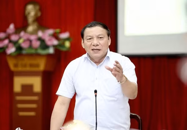 ong nguyen van hung lam chu tich hoi dong xet tang danh hieu nghe nhan nhan dan nghe nhan uu tu hinh 1