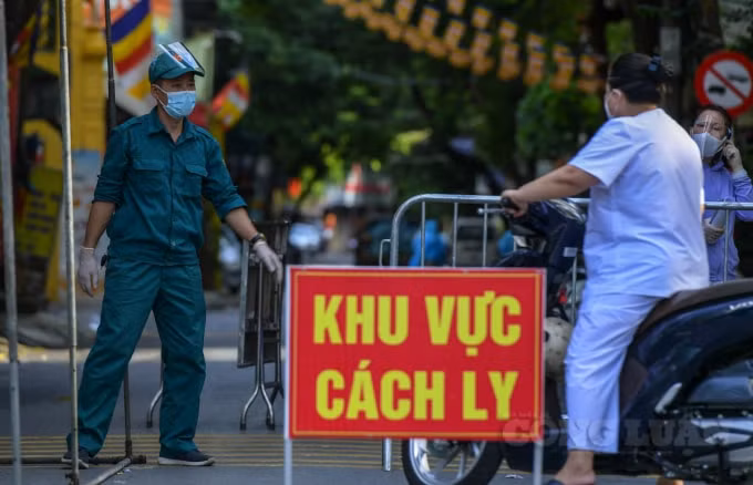 ha noi phong toa khu vuc gan 2000 dan vi covid 19 tai phuong giap bat hinh 1
