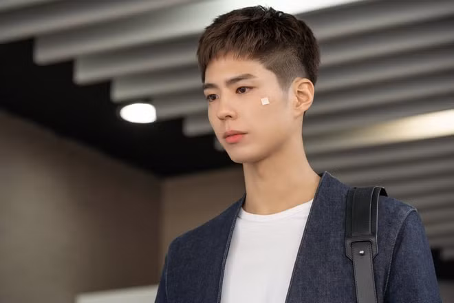 Park Bo Gum&nbsp;đã cho ra mắt 3 bộ phim khi vẫn đang trong thời hạn 18 tháng phục vụ tại đơn vị quảng bá văn hóa của lực lượng Hải quân.