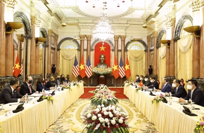 Quang cảnh cuộc hội kiến của bà Kamala Harris với Chủ tịch nước Nguyễn Xuân Phúc.