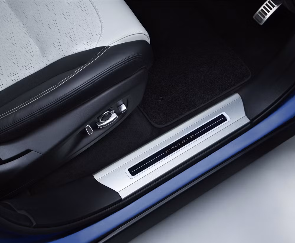 Dự kiến Range Rover Sport SVR Ultimate Edition sẽ có giá khởi điểm khoảng&nbsp;170.000 USD. Ảnh: Land Rover
