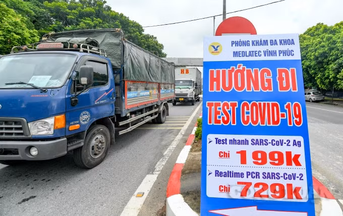 Khu vực test COVID-19 được đặt cách chốt kiểm soát 100 m.