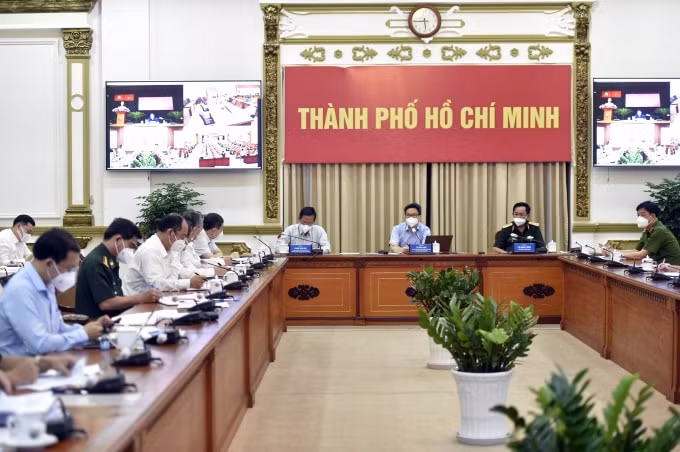Tại buổi làm việc, Phó Thủ tướng Vũ Đức Đam đề nghị,TPHCM tăng cường xét nghiệm cho lực lượng làm nhiệm vụ chống dịch tại những khu vực nguy cơ cao, rất cao.