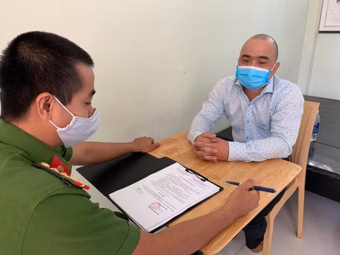Nguyễn Đình Quý tại cơ quan công an.
