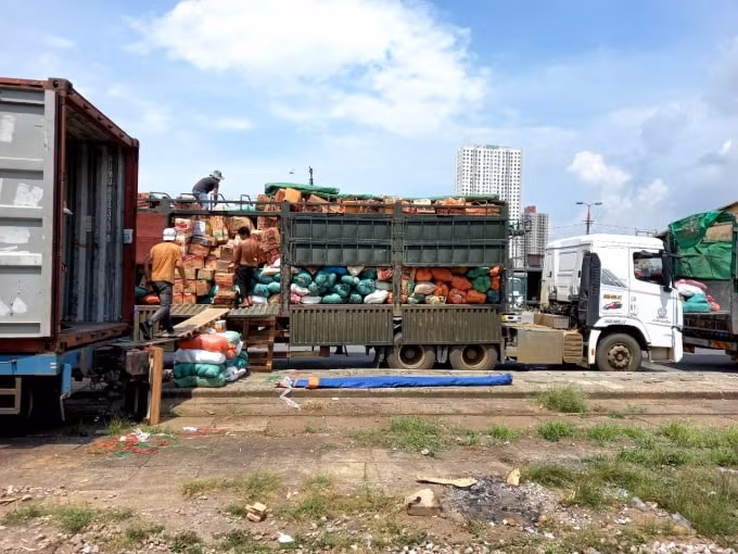 105 tấn nông sản Sơn La chạy tàu đêm vào Nam hỗ trợ người dân vùng dịch.