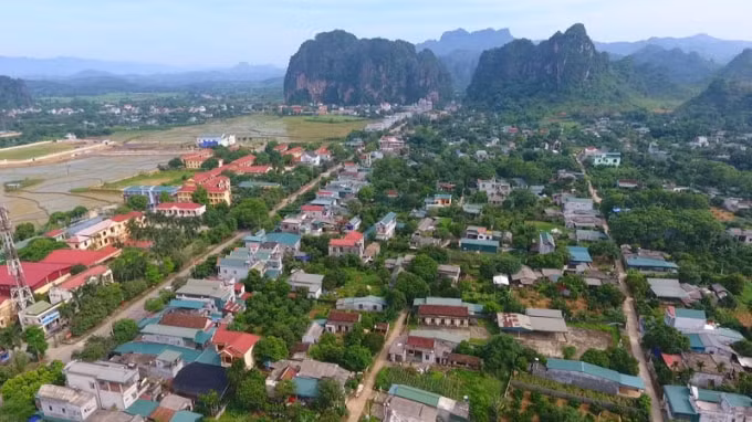 hoa binh vi sao pho chu tich ubnd huyen tan lac bi ky luat hinh 1