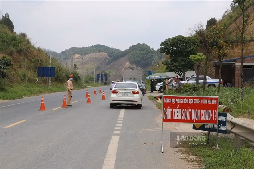 hoa binh nguoi dan vao dia ban tinh phai co ket qua am tinh va tiem du 2 mui vaccine covid 19 hinh 1