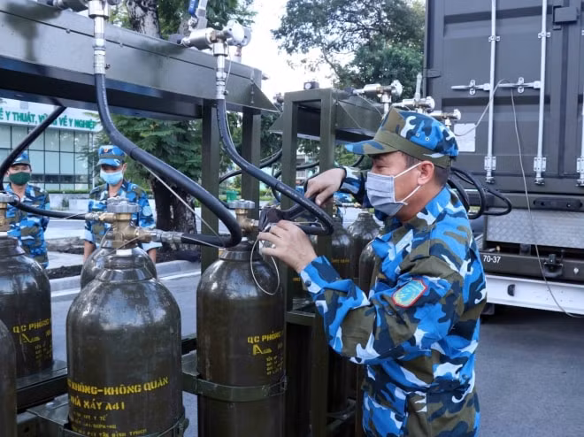 Quân chủng Phòng không - Không quân, Bộ Quốc phòng triển khai 2 trạm thiết bị sản xuất oxy di động tại Bệnh viện Quân y 175.