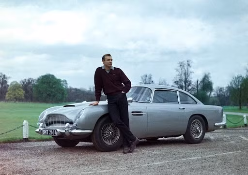 Aston Martin DB5 trong phim James Bond. Ảnh: TL