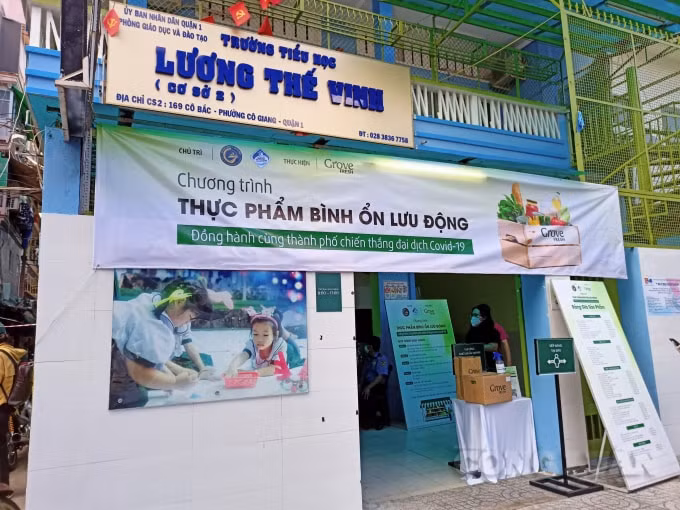 Cửa hàng được đặt tại trường Tiểu học Lương Thế Vinh (cơ sở 2) hiện hữu, số 169 đường Cô Bắc, phường Cô Giang, quận 1, TP. HCM