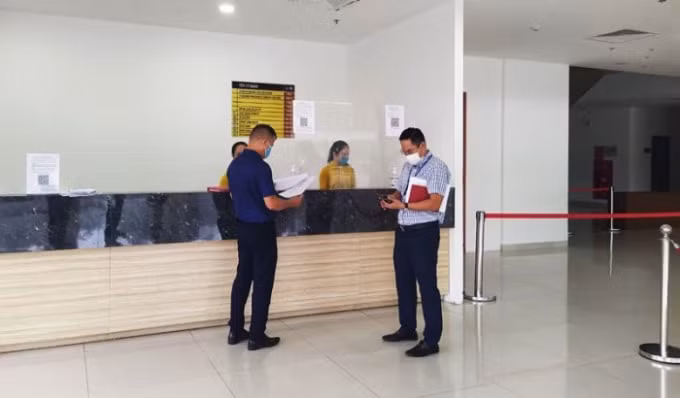 Kiểm tra tại Khu liên cơ Võ Chí Công. Ảnh: HNM