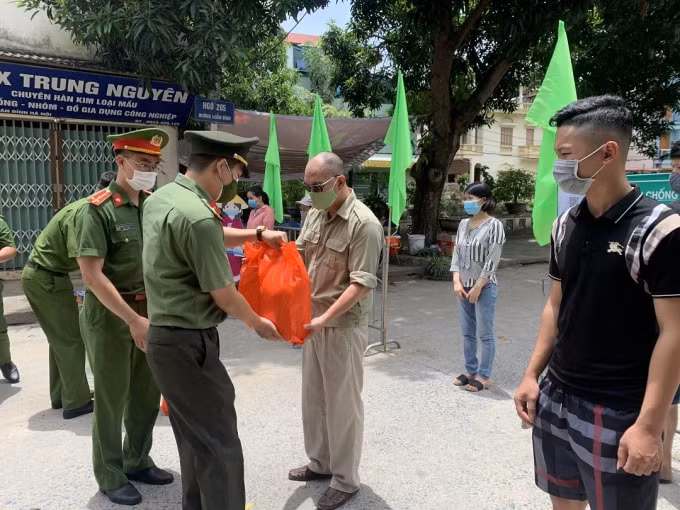 Chăm lo đời sống người dân ảnh hưởng bởi dịch bệnh