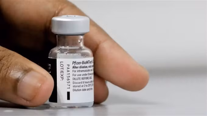 Một lọ vắc-xin Pfizer ở Singapore: Một nghiên cứu cho thấy những bệnh nhân SARS trước đây được tiêm thuốc cho thấy kháng thể 