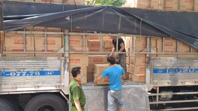 Lực lượng chức năng Thành phố Hà Nội liên tiếp phát hiện các trường hợp lợi dụng giấy nhận diện 