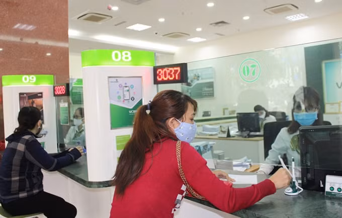 Hiệp hội Ngân hàng đề nghị ưu tiên tiêm vắc-xin cho nhân viên ngành ngân hàng.