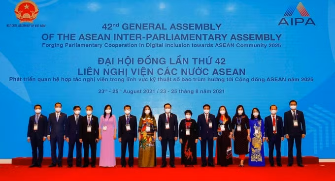 Chủ tịch Quốc hội Vương Đình Huệ dẫn đầu Đoàn đại biểu cấp cao Quốc hội Việt Nam tham dự AIPA-42.