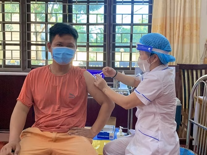 ha noi nghiem cam thu tien nhan boi duong tu nguoi tiem vaccine covid 19 hinh 1