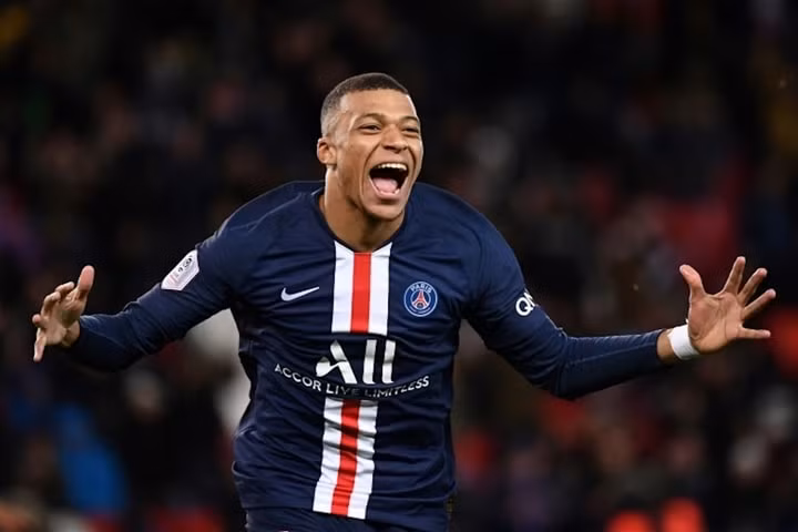 messi co the da tran ra mat trong cuoc do suc giua paris saint germain va reims hinh 2