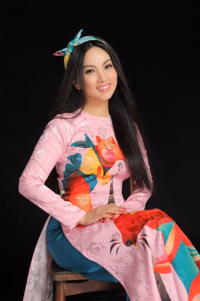ca si ha phuong em gai ty phu cua cam ly ung ho sai gon hon 100 tan luong thuc hinh 1
