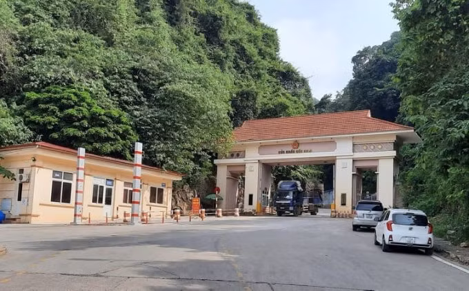 trung quoc bat ngo tam ngung xuat nhap khau voi viet nam tai cua khau phu coc nam hinh 1