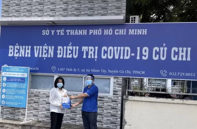 VNPT hỗ trợ miễn phí 6000 SIM gói cước nCOVI đến các bệnh viện chuyên trị COVID-19.
