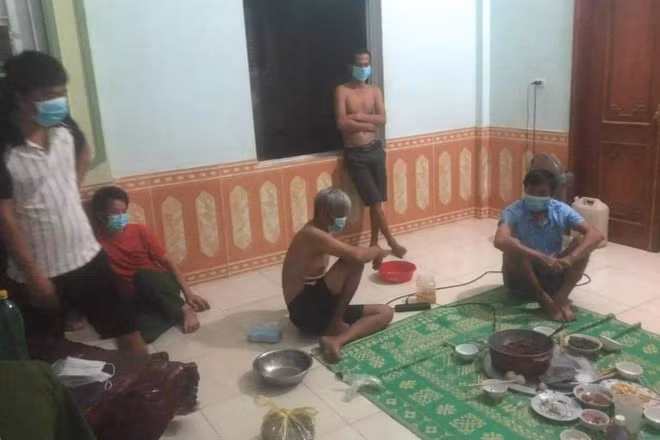 6 người trên địa bàn tỉnh Nghệ An tụ tập ăn nhập bị xử phạt 50 triệu đồng. Ảnh: dantri