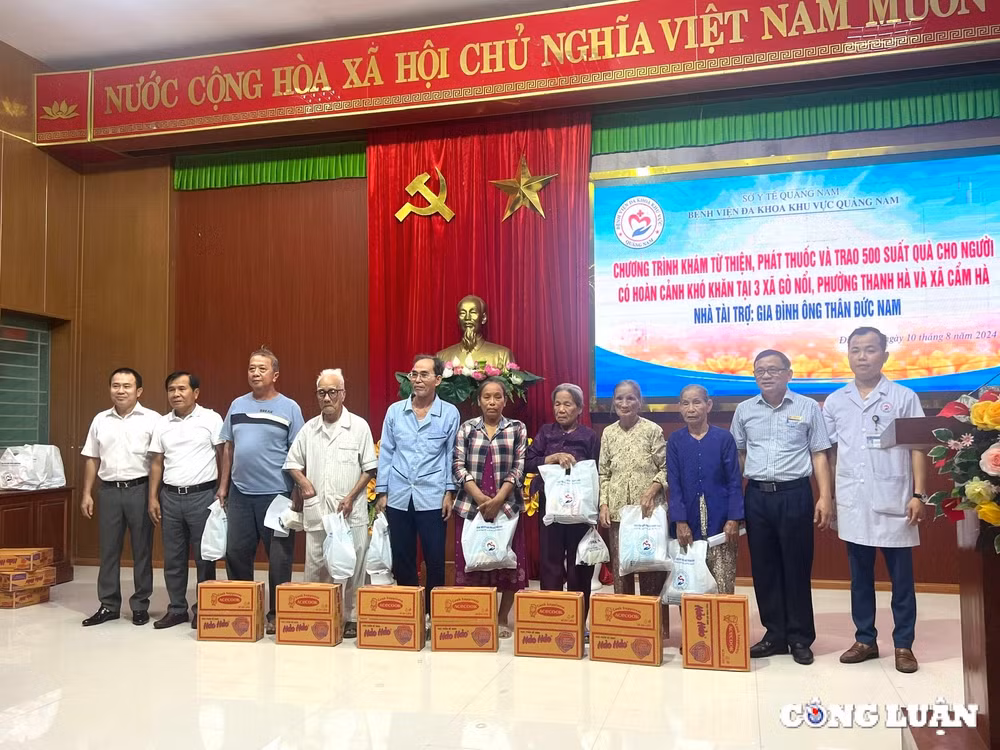 quang nam kham benh mien phi va tang qua cho cac gia dinh ngheo chinh sach hinh 2
